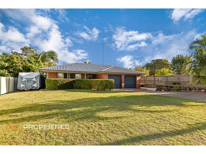 4 CYGNUS CT, Regents Park QLD 4118