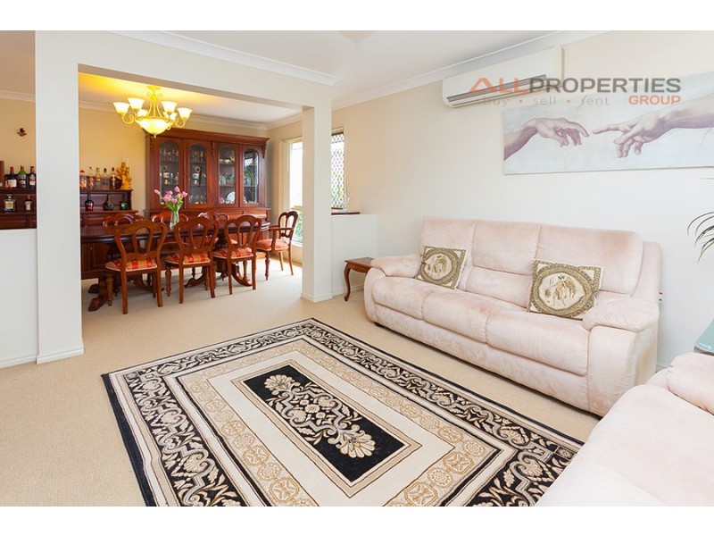 43 Parkwood Drive, Heathwood QLD 4110