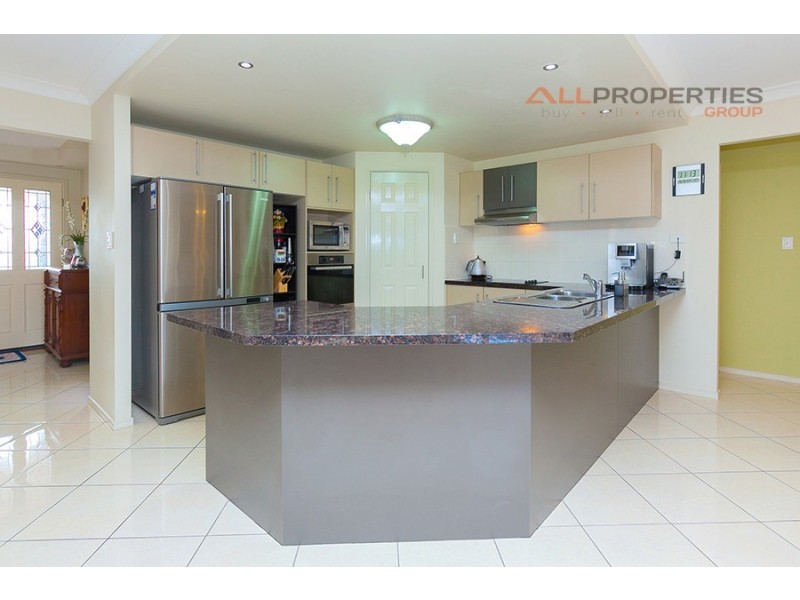 43 Parkwood Drive, Heathwood QLD 4110