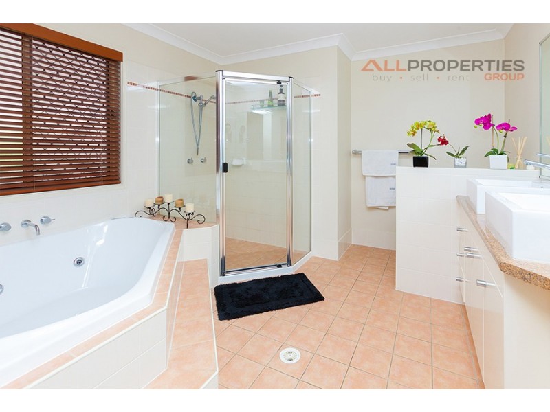 43 Parkwood Drive, Heathwood QLD 4110