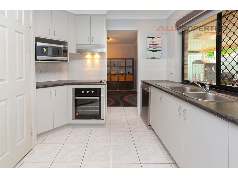 55 Conifer Street, Hillcrest QLD 4118