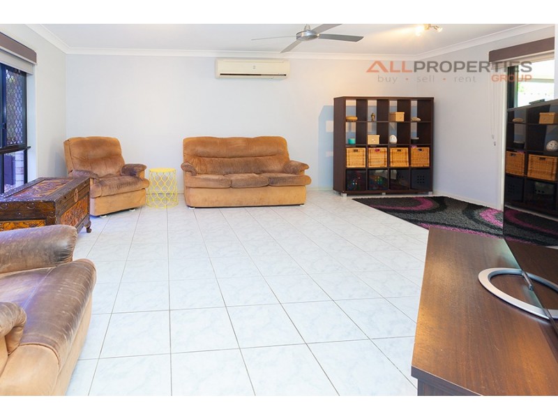 55 Conifer Street, Hillcrest QLD 4118