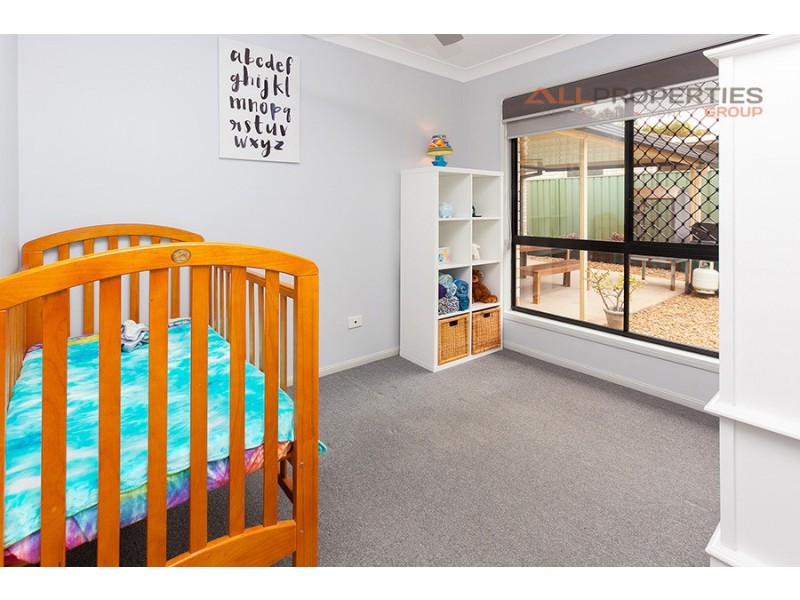 55 Conifer Street, Hillcrest QLD 4118