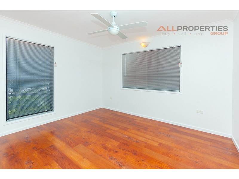 4 Arbour Way, Regents Park QLD 4118