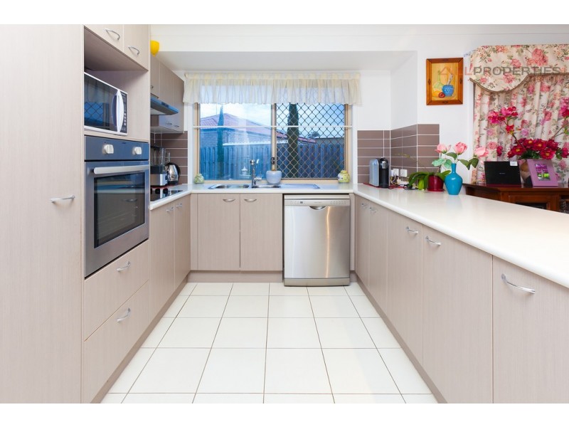 8 Weir Close, Berrinba QLD 4117