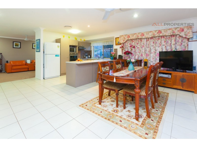 8 Weir Close, Berrinba QLD 4117