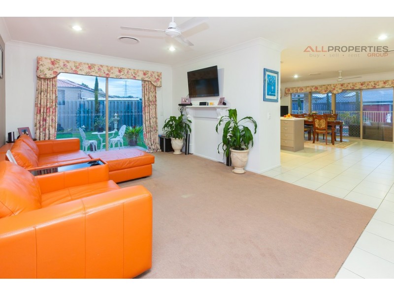 8 Weir Close, Berrinba QLD 4117