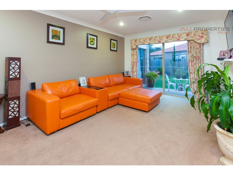 8 Weir Close, Berrinba QLD 4117
