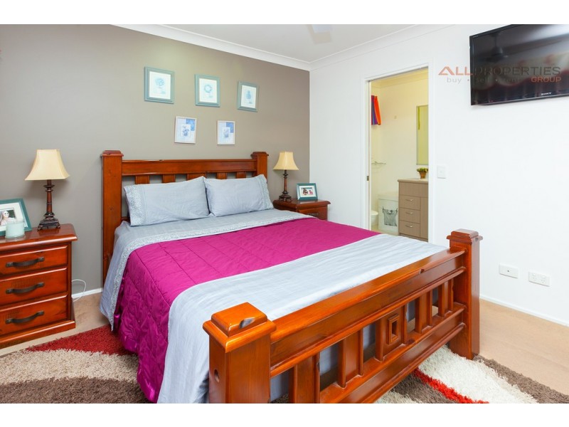 8 Weir Close, Berrinba QLD 4117