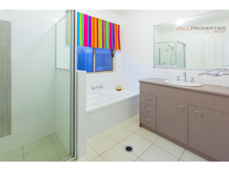 8 Weir Close, Berrinba QLD 4117