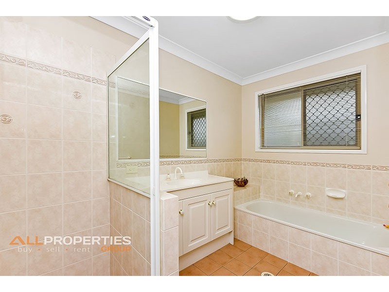 17 Glenlee Place, Parkinson QLD 4115