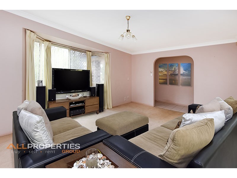 18 FROMELLES CT, Regents Park QLD 4118