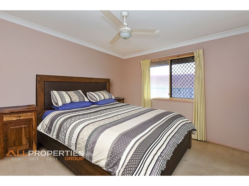 18 FROMELLES CT, Regents Park QLD 4118