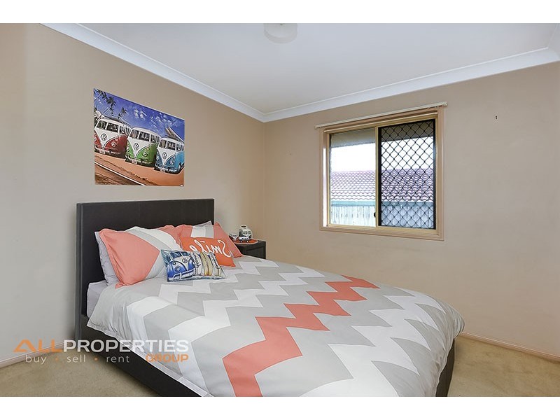 18 FROMELLES CT, Regents Park QLD 4118