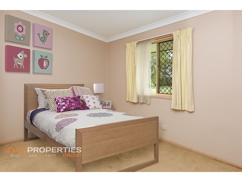 18 FROMELLES CT, Regents Park QLD 4118