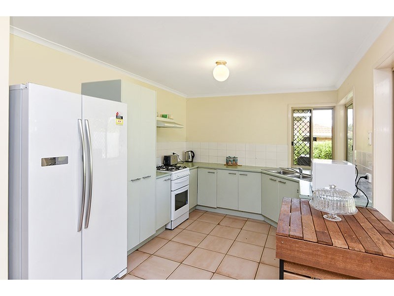 76 BOTTLEBRUSH DRIVE, Regents Park QLD 4118