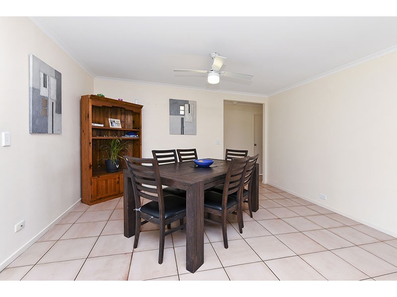 76 BOTTLEBRUSH DRIVE, Regents Park QLD 4118