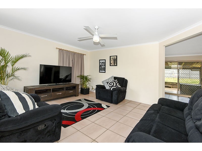 76 BOTTLEBRUSH DRIVE, Regents Park QLD 4118