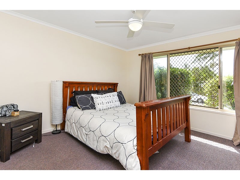 76 BOTTLEBRUSH DRIVE, Regents Park QLD 4118