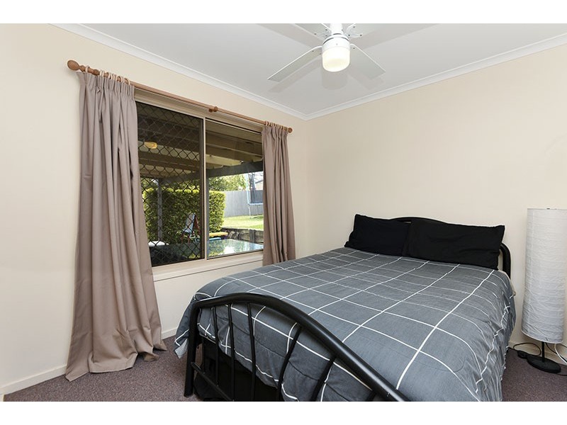 76 BOTTLEBRUSH DRIVE, Regents Park QLD 4118