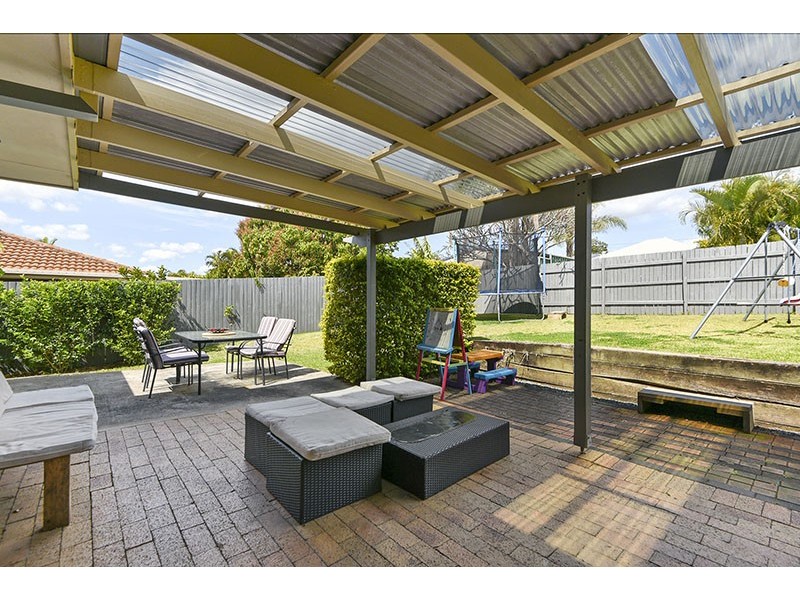 76 BOTTLEBRUSH DRIVE, Regents Park QLD 4118