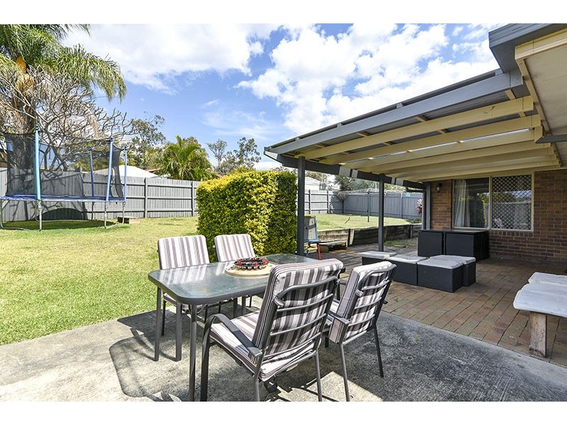 76 BOTTLEBRUSH DRIVE, Regents Park QLD 4118