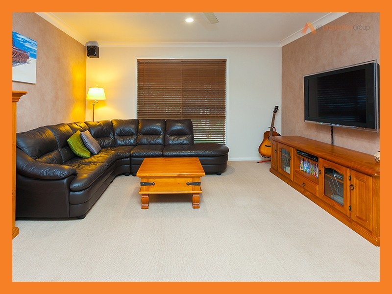 17 Wren Close, Forest Lake QLD 4078