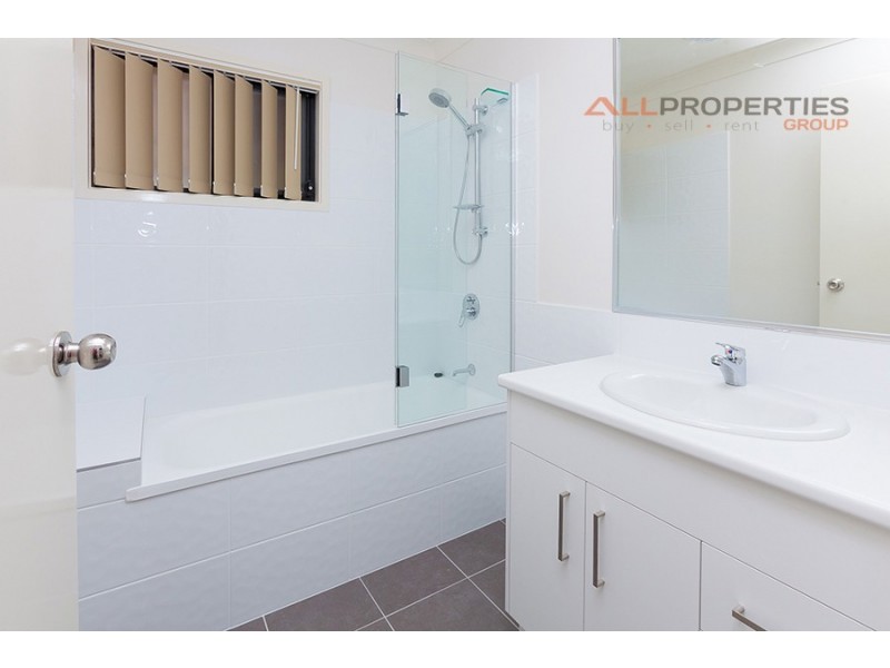 35 Strathallen Drive, Boronia Heights QLD 4124