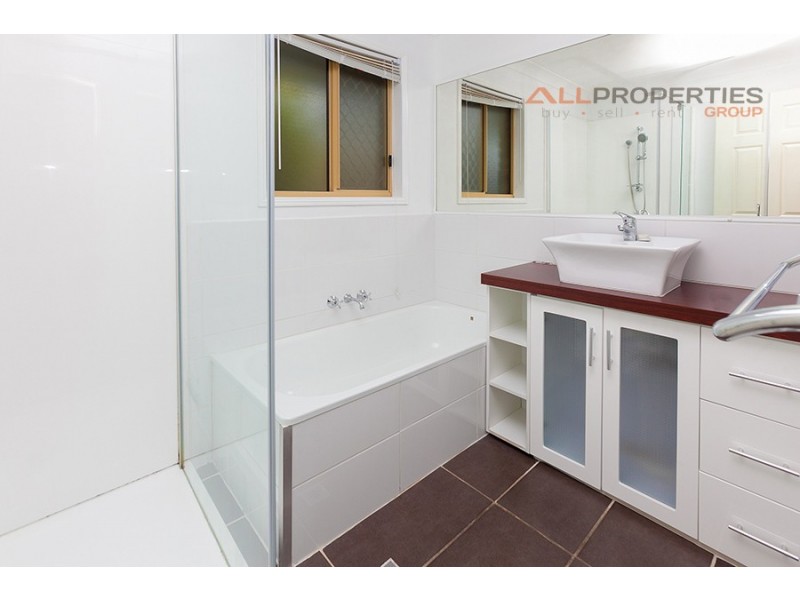 25 Springfield Crescent, Parkinson QLD 4115