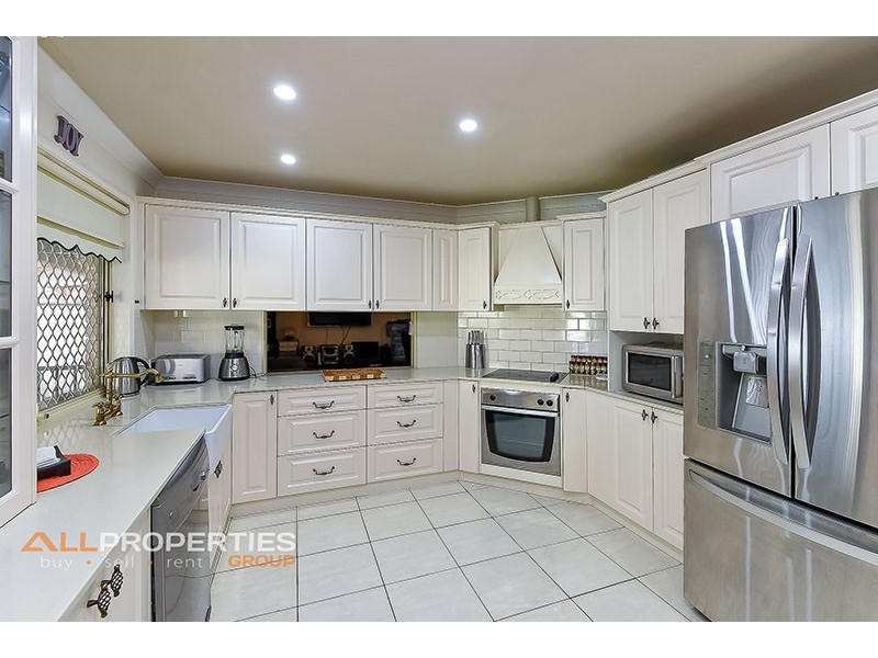 10 VENOSA PLACE, Regents Park QLD 4118