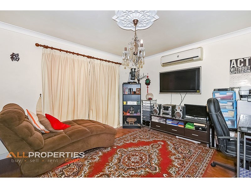 10 VENOSA PLACE, Regents Park QLD 4118