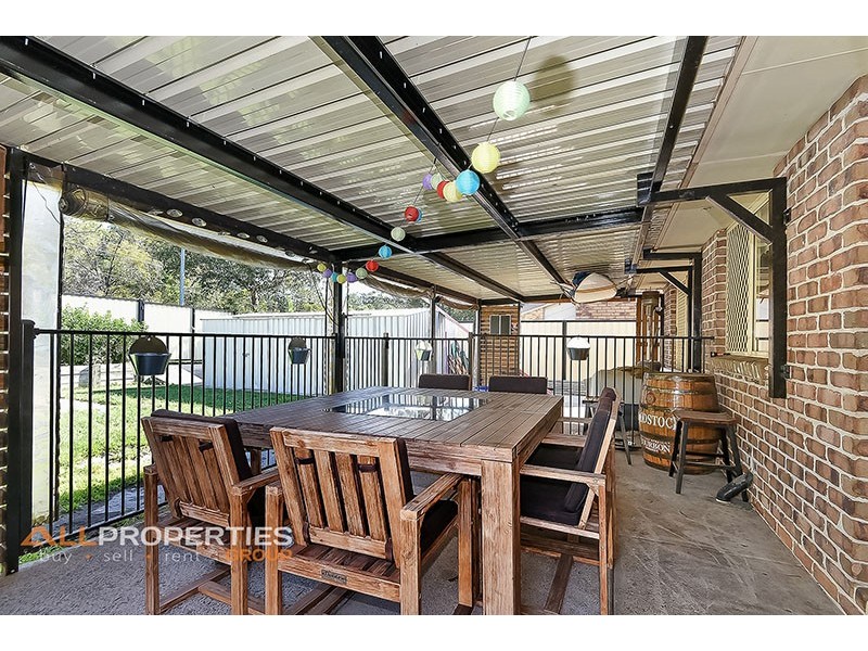 10 VENOSA PLACE, Regents Park QLD 4118