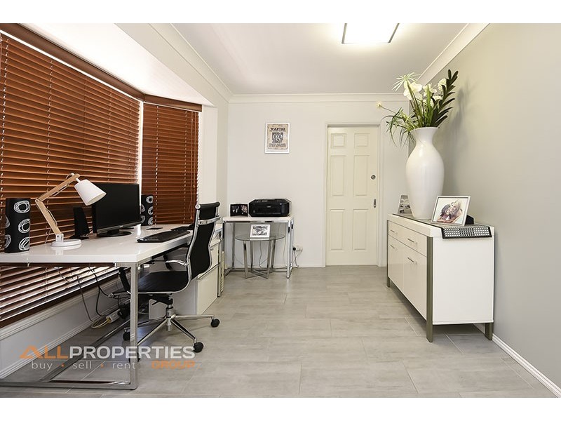 16 Windsor Place, Forest Lake QLD 4078