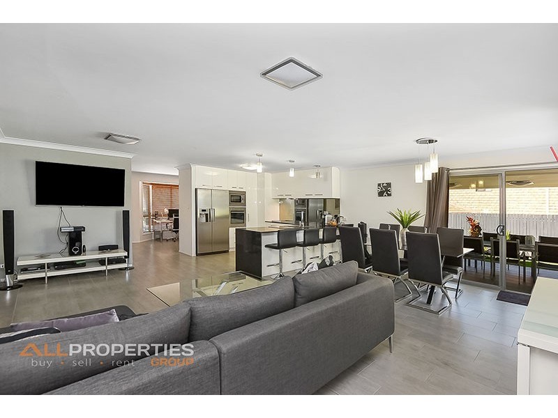 16 Windsor Place, Forest Lake QLD 4078