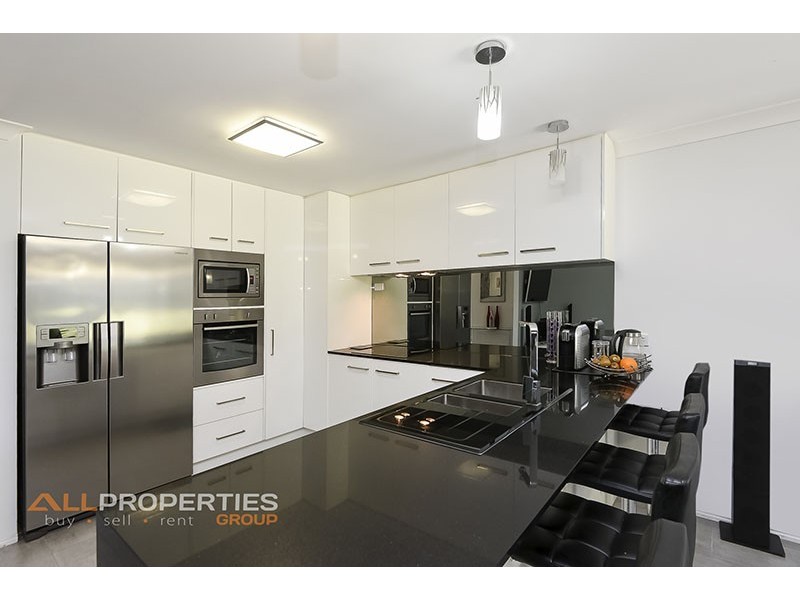 16 Windsor Place, Forest Lake QLD 4078