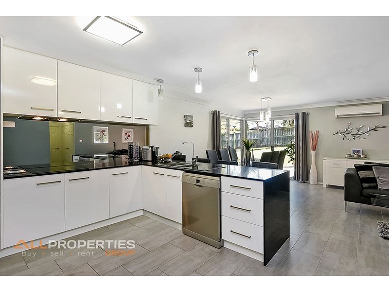 16 Windsor Place, Forest Lake QLD 4078