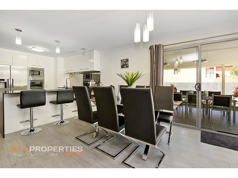16 Windsor Place, Forest Lake QLD 4078