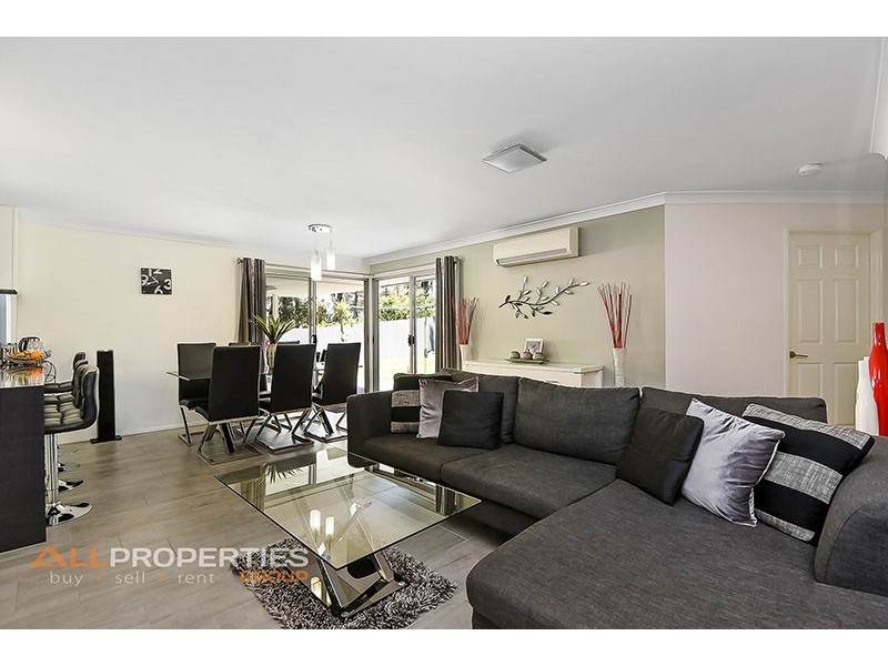 16 Windsor Place, Forest Lake QLD 4078
