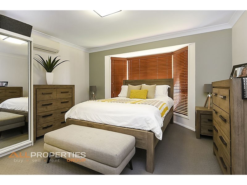 16 Windsor Place, Forest Lake QLD 4078