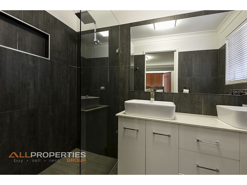 16 Windsor Place, Forest Lake QLD 4078