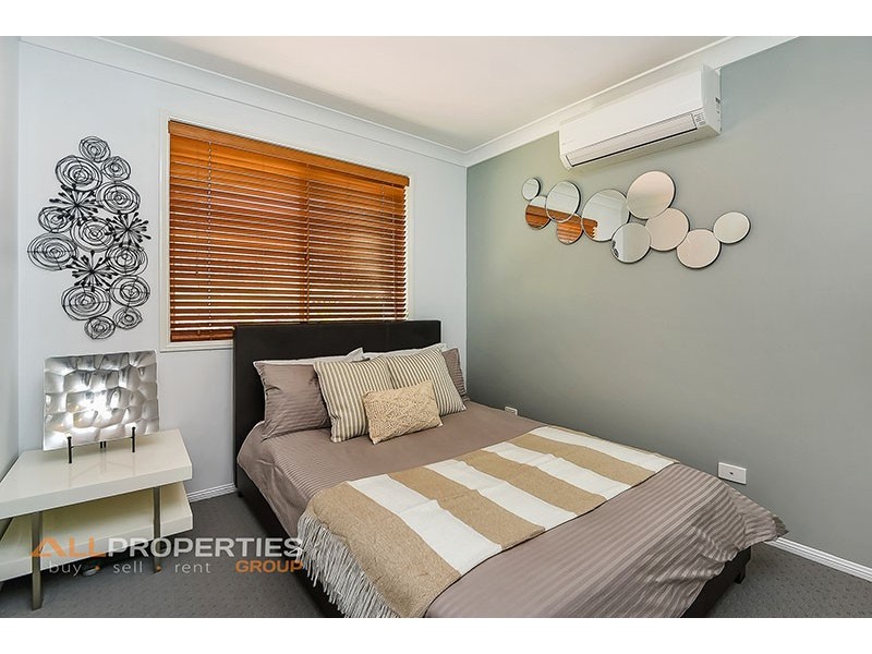 16 Windsor Place, Forest Lake QLD 4078