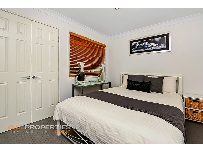16 Windsor Place, Forest Lake QLD 4078