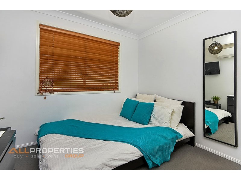 16 Windsor Place, Forest Lake QLD 4078