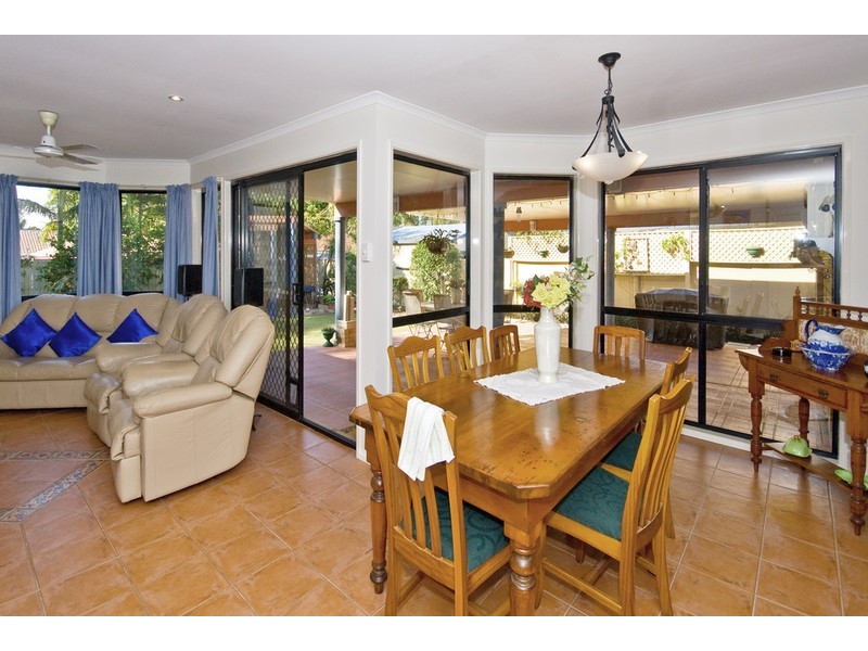 13 Carlos Street, Hillcrest QLD 4118