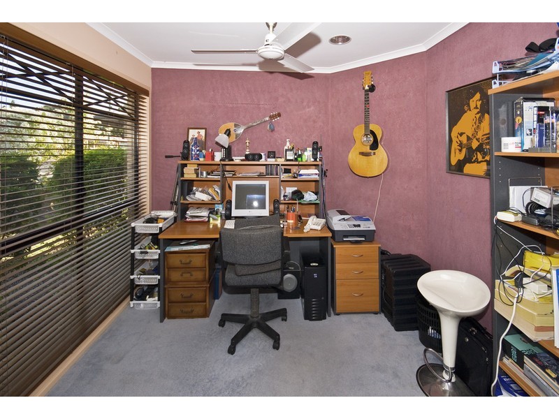 13 Carlos Street, Hillcrest QLD 4118