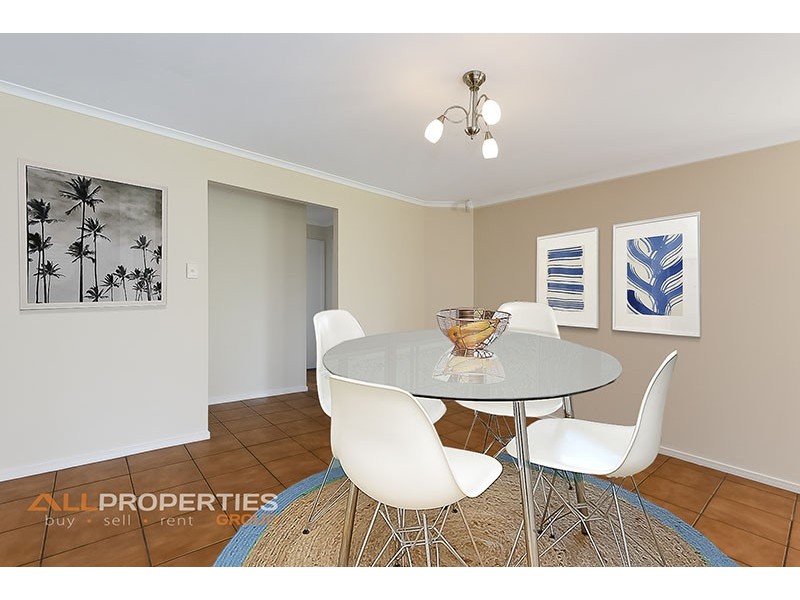 8 Barrington Place, Parkinson QLD 4115