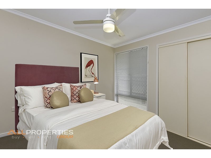 8 Barrington Place, Parkinson QLD 4115
