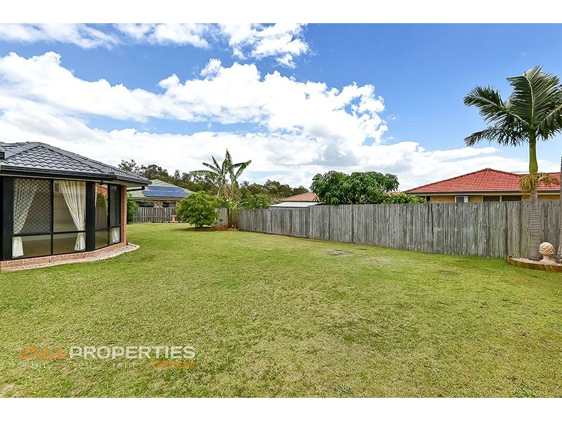 8 Barrington Place, Parkinson QLD 4115