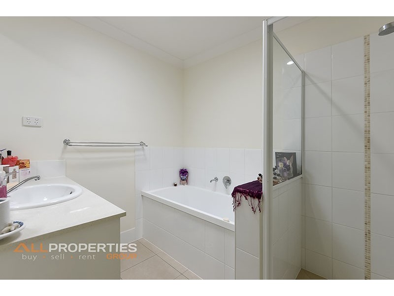 2/11 Julia Street, Brassall QLD 4305