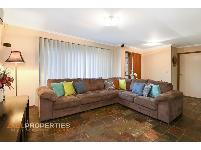 39 Bushland Drive, Regents Park QLD 4118